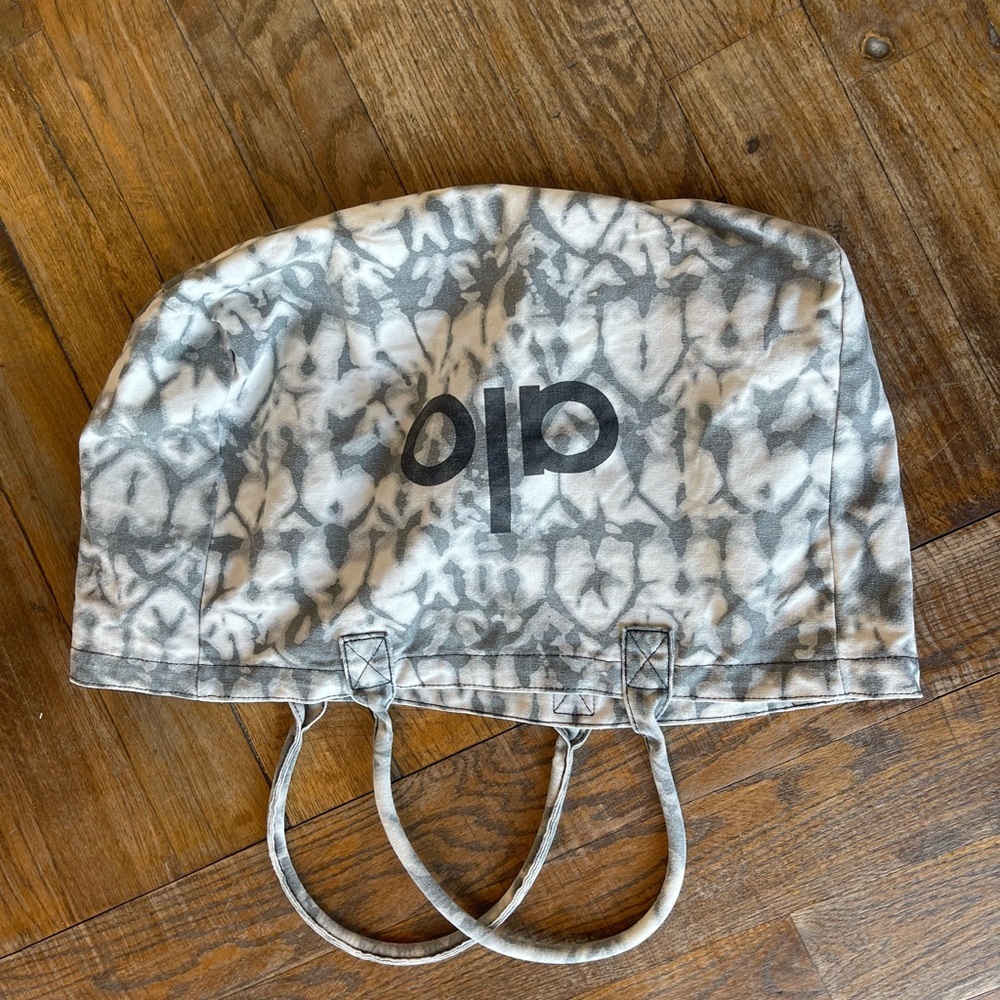 ALO Yoga Black and White Tie-Dye Tote Bag - Picture 9 of 9